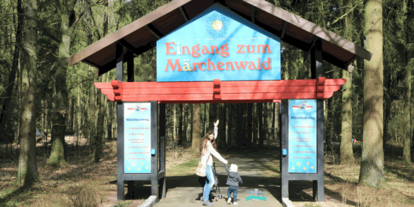 Eingang zum Märchenwald im Magic Park Verden