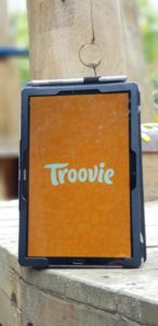 Troovie App Logo auf Tablet