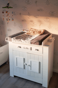 wunderschöne Wickelkommode mit Keilauflage #wickelkommode #baby #kinderzimmer #kidsinterior #kommode #maritim #unisex #babyzimmer