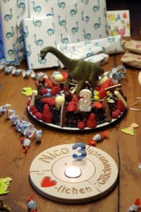 Ein wunderschöner Geburtstagskranz für die ganze Familie, bis 99 Jahre #kindergeburtstag #geburtstag #dinos #dinoparty 