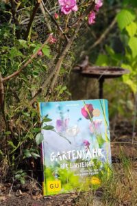 Werbung - seid wir einen Kleingarten haben, verschlinge ich Bücher zum Thema #garten und #gärtnern. Hier stelle ich euch 3 vor! #buchtipps #beete #lifehacks