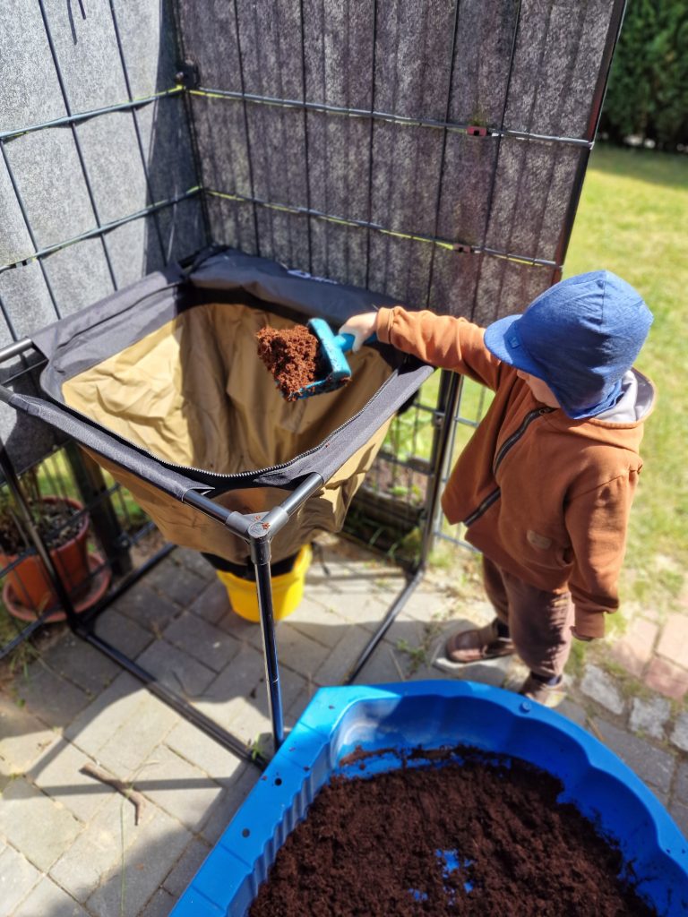 Kind am Wormbag von Mamaleben.de